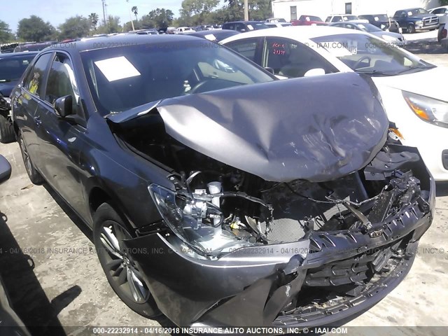 4T1BF1FK1HU445904 - 2017 TOYOTA CAMRY LE/XLE/SE/XSE SILVER photo 1