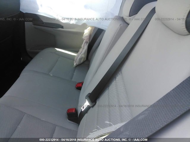 4T1BF1FK1HU445904 - 2017 TOYOTA CAMRY LE/XLE/SE/XSE SILVER photo 8