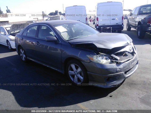 4T1BF3EK4BU126260 - 2011 TOYOTA CAMRY SE/LE/XLE GRAY photo 1