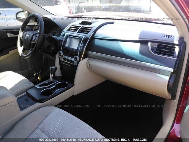 4T4BF1FKXCR238216 - 2012 TOYOTA CAMRY SE/LE/XLE 红色 照片 5