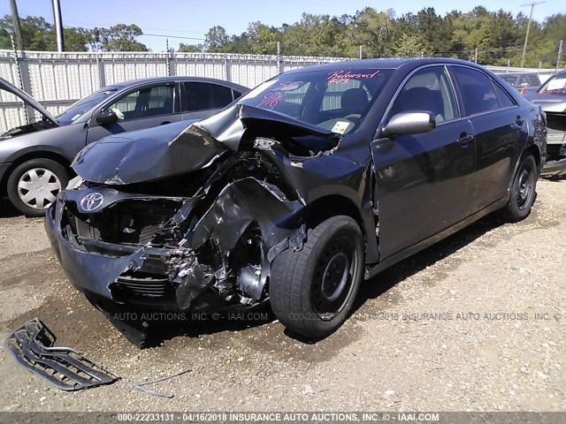 4T4BF3EK7AR046357 - 2010 TOYOTA CAMRY SE/LE/XLE GRAY photo 2