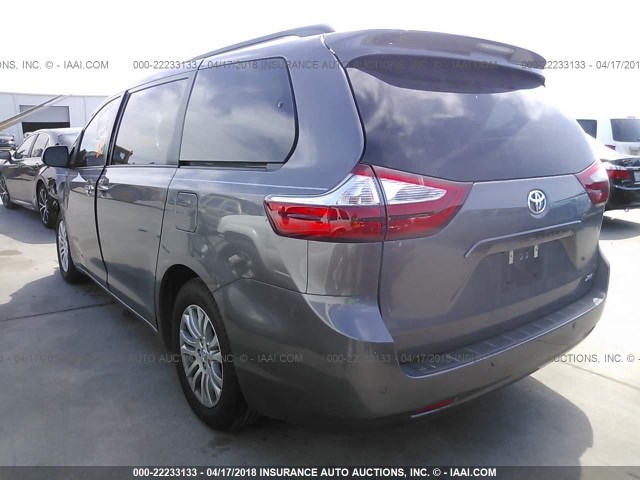 5TDYZ3DCXHS897609 - 2017 TOYOTA SIENNA XLE/LIMITED GRAY photo 3