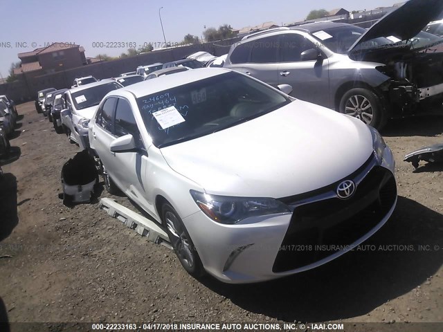 4T1BF1FK1HU373862 - 2017 TOYOTA CAMRY LE/XLE/SE/XSE WHITE photo 1