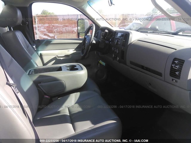 1GC0CVCG0DF114712 - 2013 CHEVROLET SILVERADO C2500 HEAVY DUTY WHITE photo 5