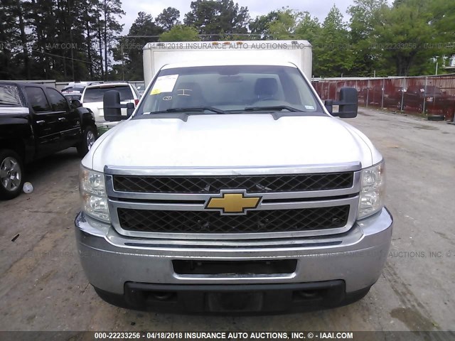 1GC0CVCG0DF114712 - 2013 CHEVROLET SILVERADO C2500 HEAVY DUTY WHITE photo 6