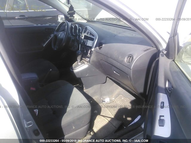 2T1LR32E15C377172 - 2005 TOYOTA COROLLA MATRIX XR SILVER photo 5