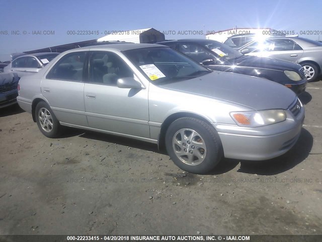 4T1BF22K8YU110442 - 2000 TOYOTA CAMRY LE/XLE Silber Foto 1