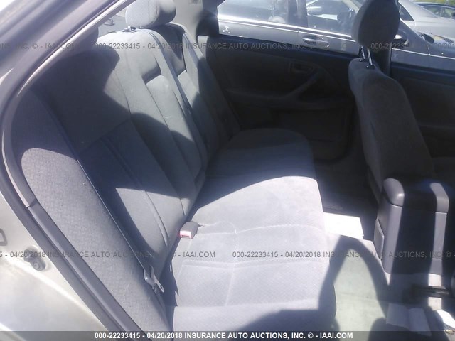 4T1BF22K8YU110442 - 2000 TOYOTA CAMRY LE/XLE Silber Foto 8