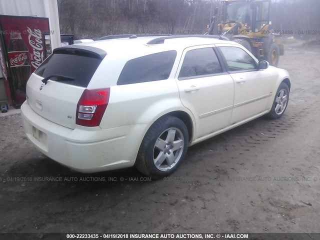 2D8GZ58205H537608 - 2005 DODGE MAGNUM R/T WHITE photo 4