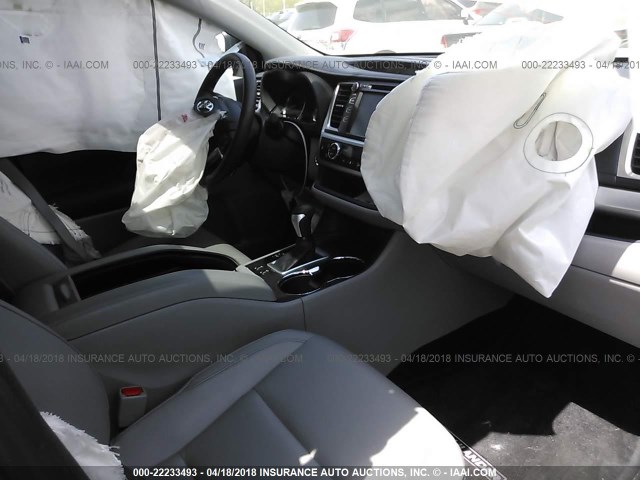 5TDKKRFHXES016876 - 2014 TOYOTA HIGHLANDER XLE ვერცხლისფერი ფოტო 5