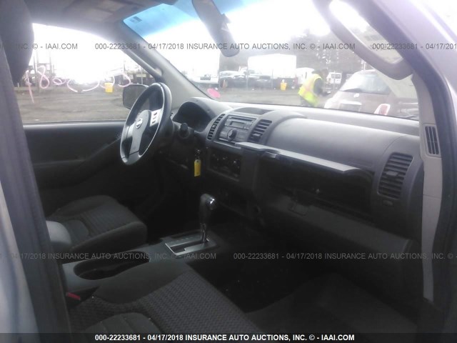 1N6AD06W38C415647 - 2008 NISSAN FRONTIER KING CAB LE/SE/OFF ROAD GRAY photo 5