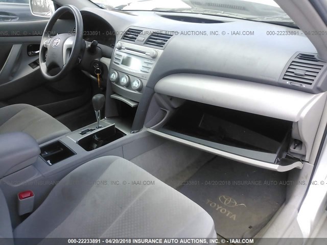 4T1BE46K18U210276 - 2008 TOYOTA CAMRY CE/LE/XLE/SE SILVER photo 5