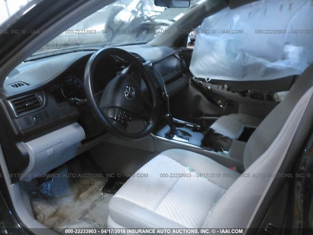 4T4BF1FK3FR500338 - 2015 TOYOTA CAMRY LE/XLE/SE/XSE ნაცრისფერი ფოტო 5
