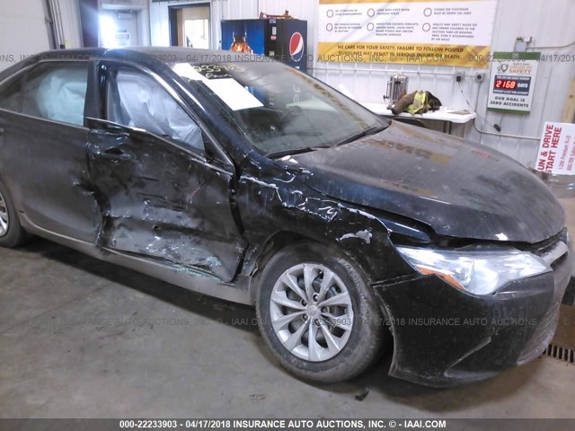 4T4BF1FK3FR500338 - 2015 TOYOTA CAMRY LE/XLE/SE/XSE GRAY photo 6