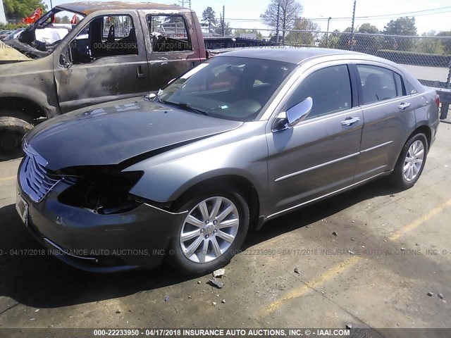 1C3CCBCG9DN607620 - 2013 CHRYSLER 200 LIMITED GRAY photo 2