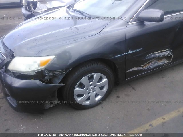 4T4BF3EK6BR111877 - 2011 TOYOTA CAMRY SE/LE/XLE GRAY photo 6