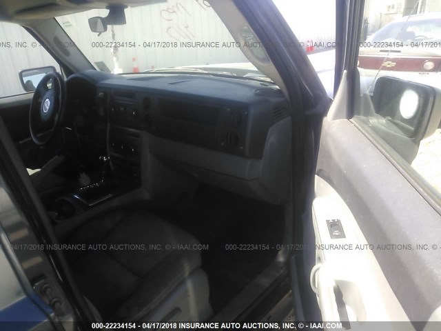 1J8HH48PX7C636107 - 2007 JEEP COMMANDER ნაცრისფერი ფოტო 5