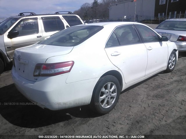 4T1BF3EK1BU648179 - 2011 TOYOTA CAMRY SE/LE/XLE WHITE photo 4