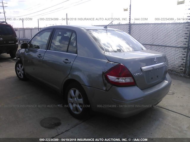 3N1BC11E28L363207 - 2008 NISSAN VERSA S/SL SILVER photo 3