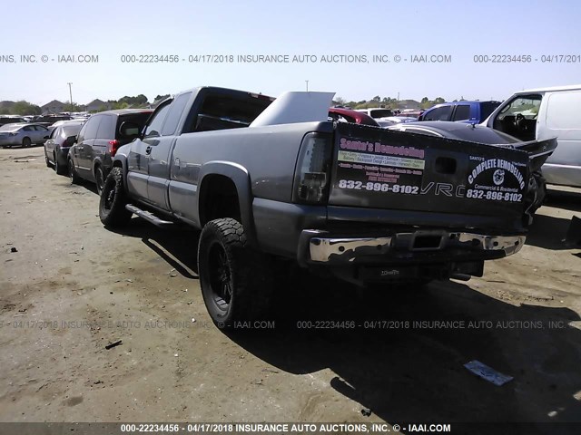 1GCHC29U62E259819 - 2002 CHEVROLET SILVERADO C2500 HEAVY DUTY GRAY photo 3