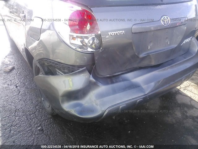 2T1KR32EX8C711635 - 2008 TOYOTA COROLLA MATRIX XR GRAY photo 6