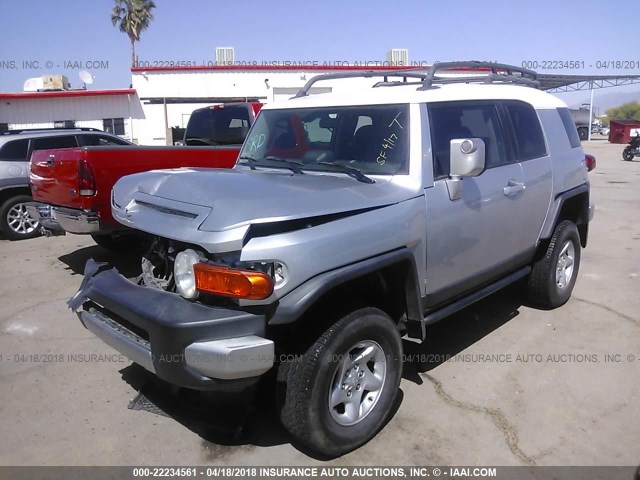 JTEBU11F970028777 - 2007 TOYOTA FJ CRUISER SILVER photo 2