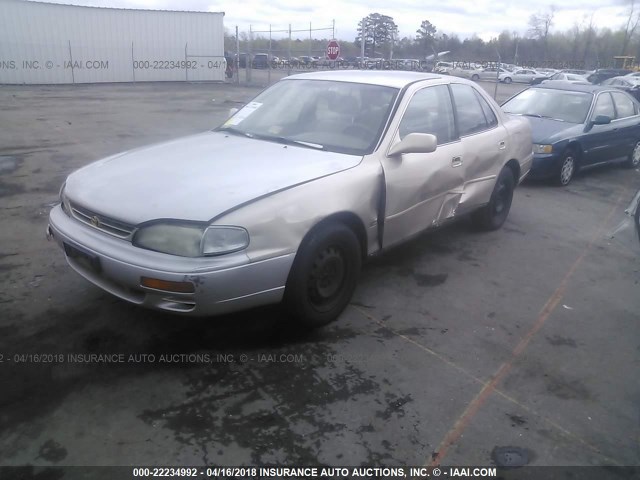 4T1BF12K2TU135033 - 1996 TOYOTA CAMRY LE/XLE/SE ოქროსფერი ფოტო 2