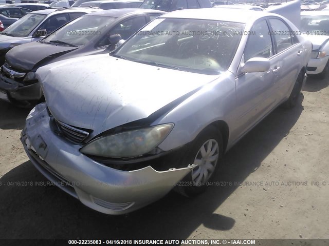 4T1BE32K16U645604 - 2006 TOYOTA CAMRY LE/XLE/SE ვერცხლისფერი ფოტო 2