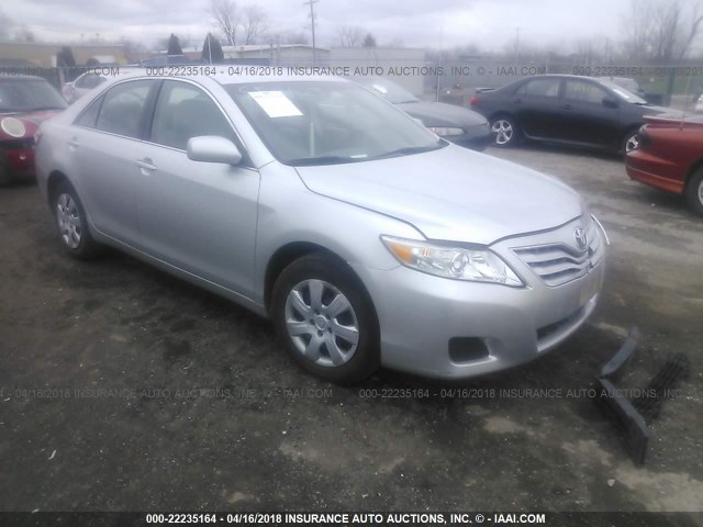 4T1BF3EK8BU745413 - 2011 TOYOTA CAMRY SE/LE/XLE SILVER photo 1