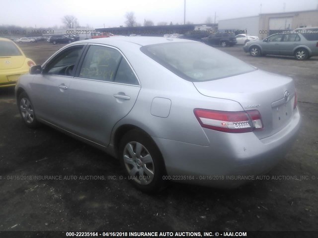 4T1BF3EK8BU745413 - 2011 TOYOTA CAMRY SE/LE/XLE SILVER photo 3