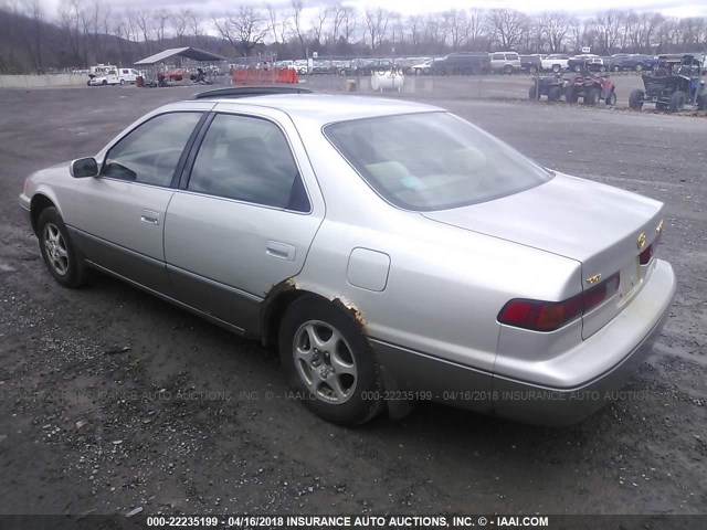 JT2BG22KXX0333954 - 1999 TOYOTA CAMRY LE/XLE TAN photo 3