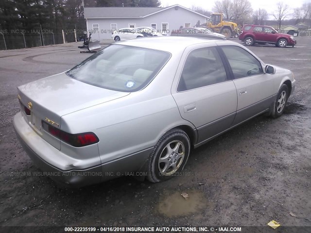 JT2BG22KXX0333954 - 1999 TOYOTA CAMRY LE/XLE TAN photo 4