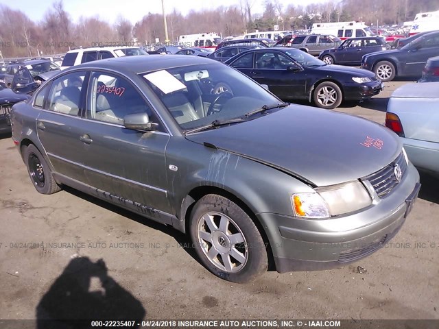 WVWPD63B72P247576 - 2002 VOLKSWAGEN PASSAT GLS GREEN photo 1