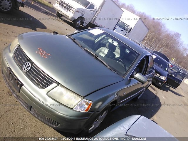 WVWPD63B72P247576 - 2002 VOLKSWAGEN PASSAT GLS GREEN photo 2