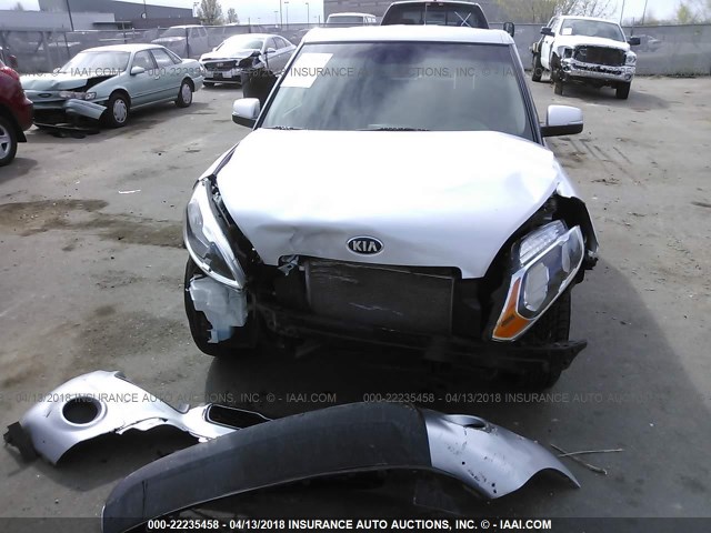 KNDJT2A60D7762123 - 2013 KIA SOUL +/!/SPORT SILVER photo 6