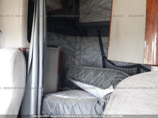 1FUJGLDR6CSBD7177 - 2012 FREIGHTLINER CASCADIA 125  WHITE photo 7