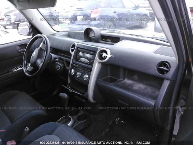 JTLKT324764068285 - 2006 TOYOTA SCION XB BLACK photo 5