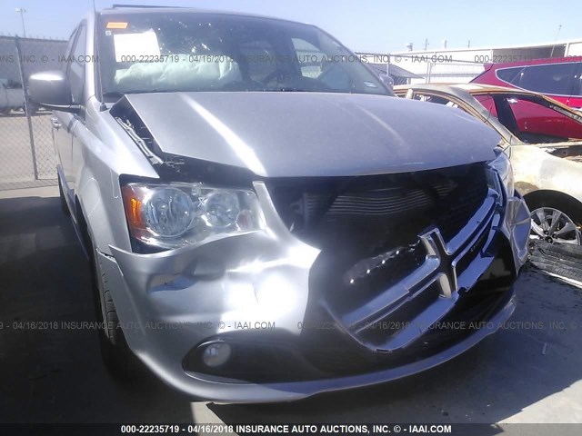 2C4RDGCG5HR799823 - 2017 DODGE GRAND CARAVAN SXT GRAY photo 6