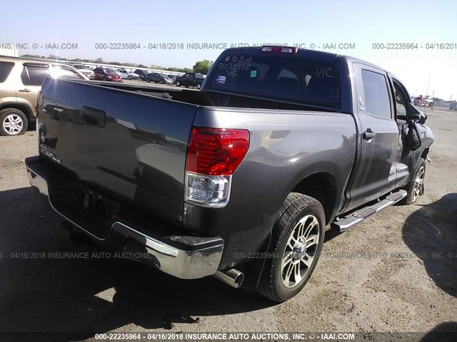 5TFEY5F13DX137619 - 2013 TOYOTA TUNDRA CREWMAX SR5 GRAY photo 4