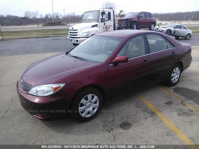 4T1BE32K02U092969 - 2002 TOYOTA CAMRY LE/XLE/SE RED photo 2