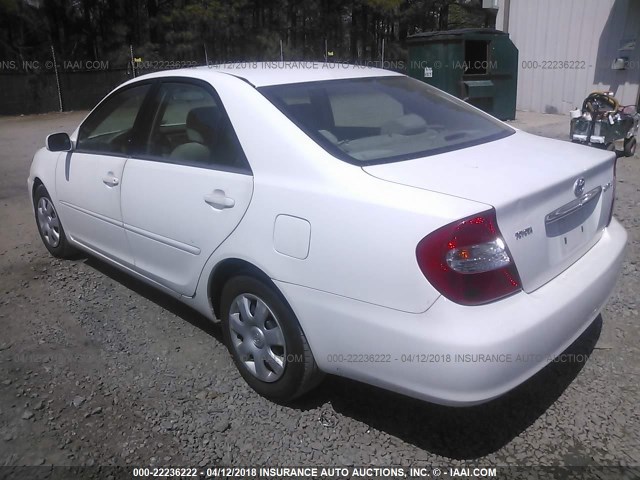 4T1BE32K52U028653 - 2002 TOYOTA CAMRY LE/XLE/SE WHITE photo 3