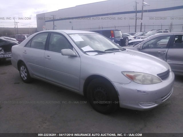 4T1BE32K22U627560 - 2002 TOYOTA CAMRY LE/XLE/SE SILVER photo 1