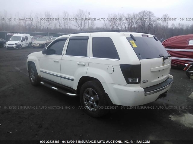 1J4HR58205C528486 - 2005 JEEP GRAND CHEROKEE LIMITED WHITE photo 3