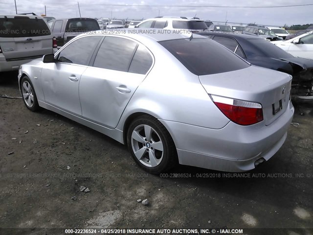 WBANF73526CG66577 - 2006 BMW 530 XI SILVER photo 3