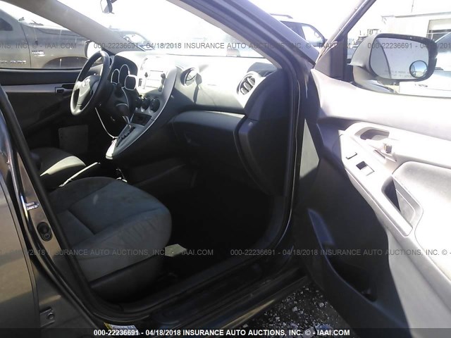 2T1KU40E29C086978 - 2009 TOYOTA COROLLA MATRIX  GRAY photo 5