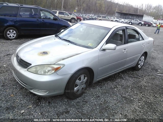 4T1BE32K62U097898 - 2002 TOYOTA CAMRY LE/XLE/SE ვერცხლისფერი ფოტო 2