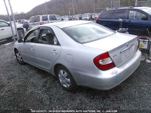 4T1BE32K62U097898 - 2002 TOYOTA CAMRY LE/XLE/SE SILVER photo 3