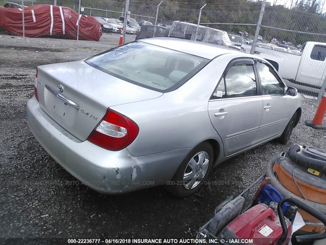 4T1BE32K62U097898 - 2002 TOYOTA CAMRY LE/XLE/SE ვერცხლისფერი ფოტო 4