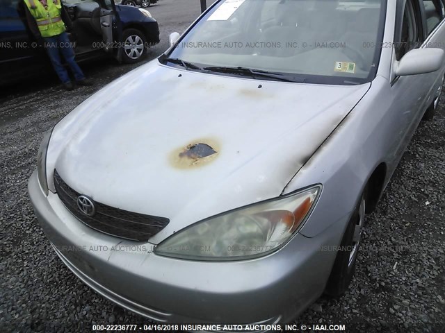 4T1BE32K62U097898 - 2002 TOYOTA CAMRY LE/XLE/SE ვერცხლისფერი ფოტო 6