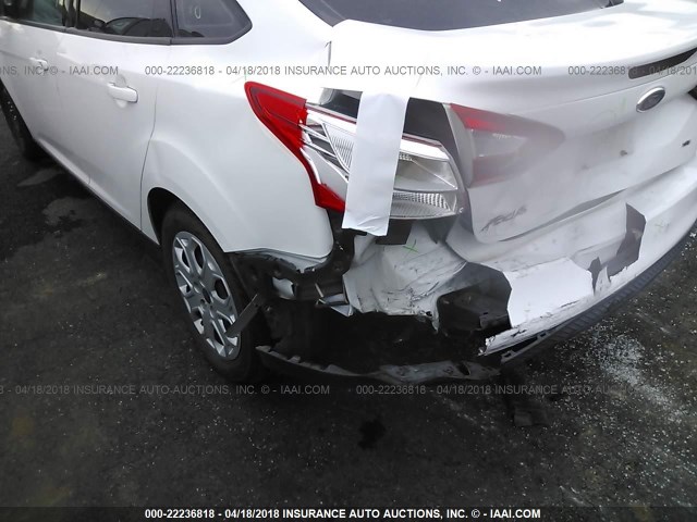 1FAHP3F28CL372784 - 2012 FORD FOCUS SE WHITE photo 6